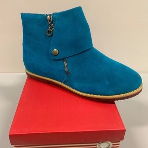 Refresh Faux Suede Zip Up Booties In Teal